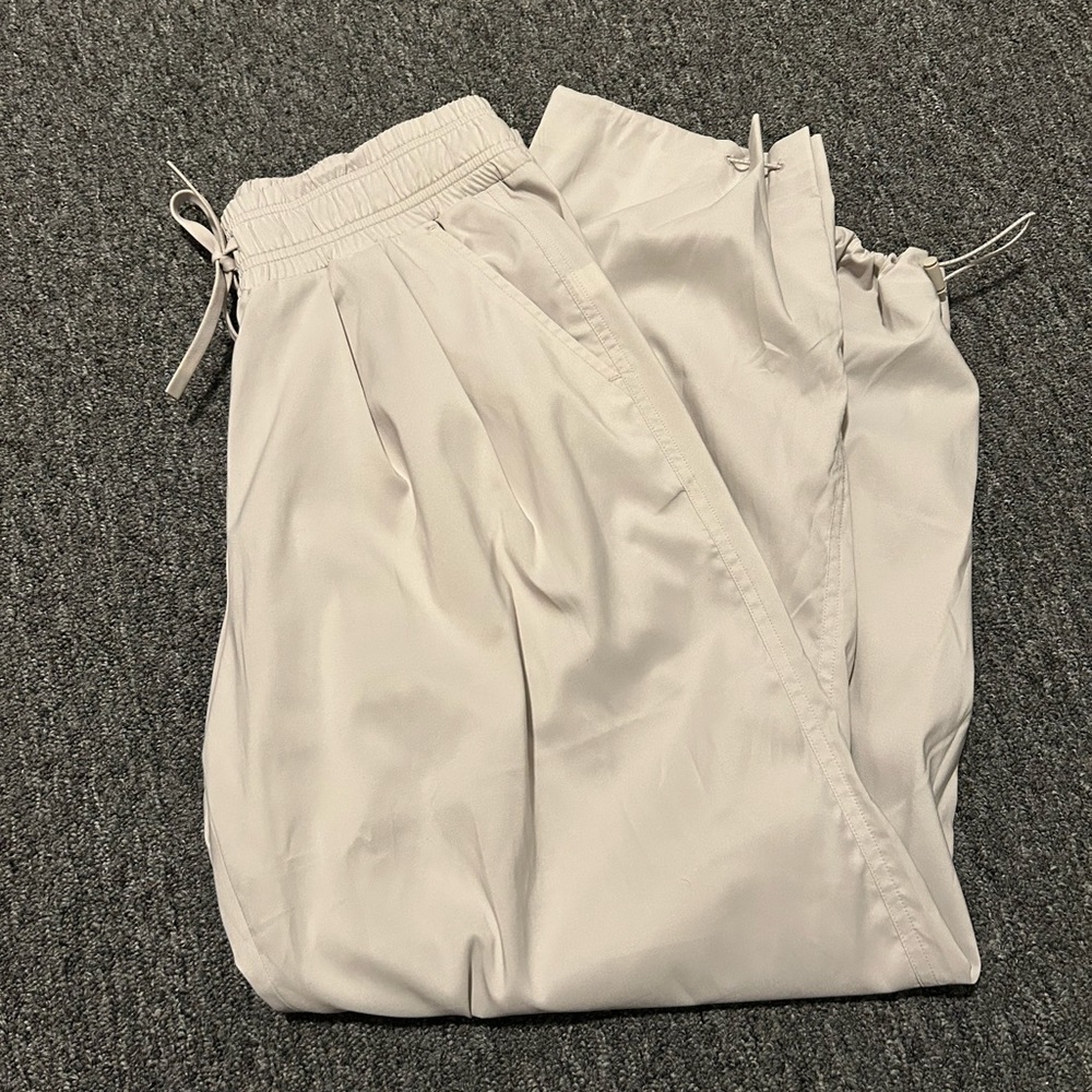 ATHLETE BEIGE JOGGERS SIZE 0